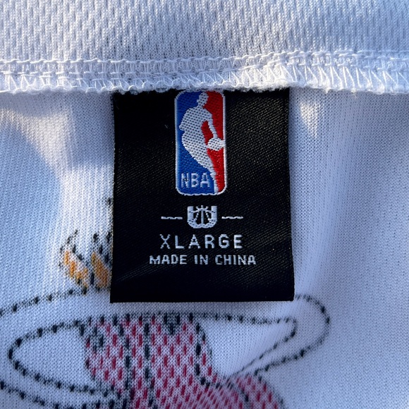 NBA White Miami Heat Button Jersey Size XL Logo Shirt 88 Patty Mills Basketball - Picture 9 of 10